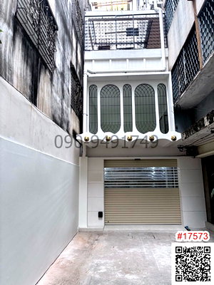 Townhouses for rent Suan Dusit University : 7-story townhouse for rent on Soi Sunthorn Phimon, 800 meters from Banthat Thong Road and Siam Square.