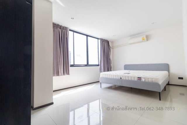 รูป ให้เช่า ทาวน์โฮม 3 ชั้น ซอยภาวนา 5 (ลาดพร้าว 41) หลังใหญ่ 268 ตร.ม. ทำออฟฟิศได้ สภาพแต่งใหม่ มีสวนลอยฟ้าและครัวใหญ่สะใจ! - รูปที่ 13/23