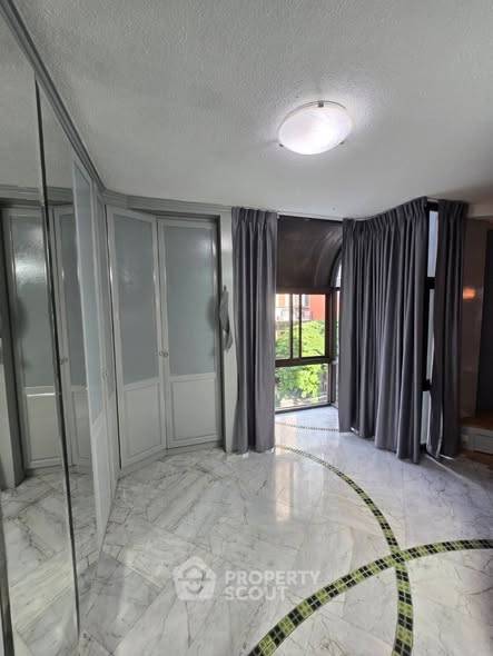 picture Studio Condo at Sithakarn Condominium near BTS Phloen Chit (ID 2553320) - 3/9