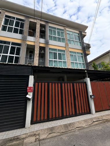 🏡✨ ให้เช่าทาวน์โฮม 3 ชั้น ใจกลางห้วยขวาง – เหม่งจ๋าย 📍 ซอยประชาอุทิศ | ทำเลศักยภาพ ใกล้รัชดา พระราม 9 และลาดพร้าว