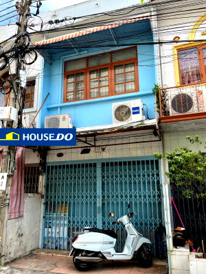 Townhouses for sale Chaloem Phrakiat Rama 9 : Townhouse / Shophouse for Sale in Soi Wat Tri Thotsathep