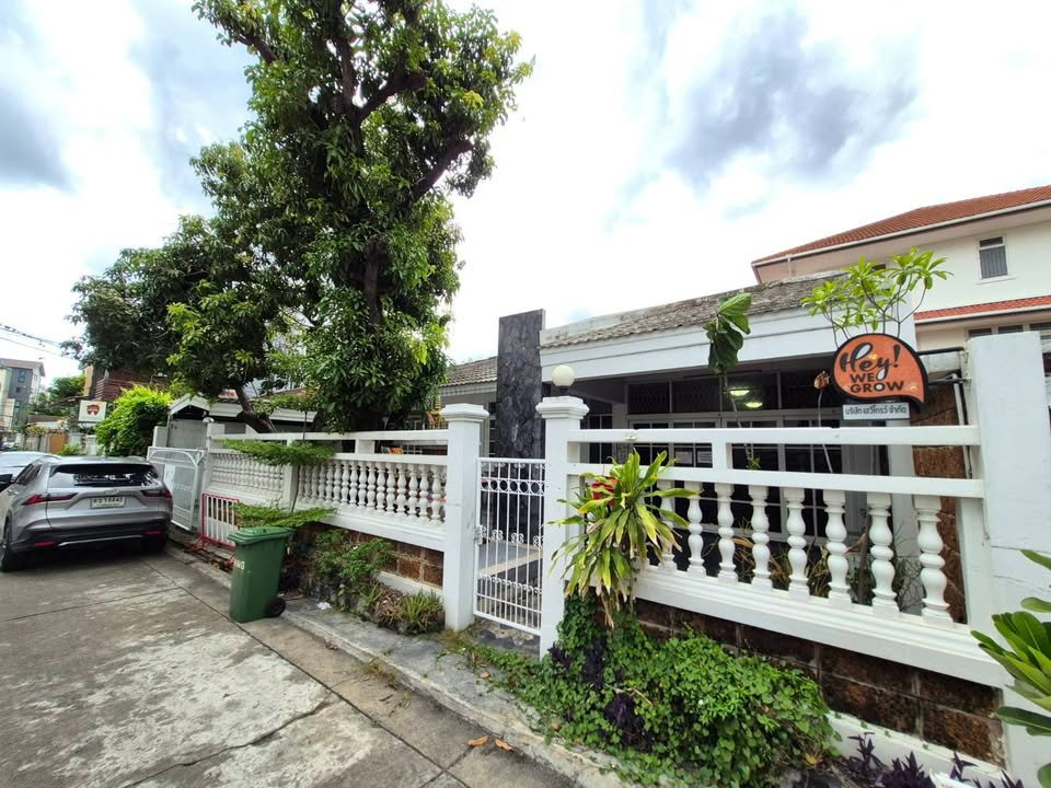 รูป HR3527ให้เช่าบ้านเดี่ยวทาวน์อินทาวน์ ทำเลทองเลียบด่วนรามอินทรา พื้นที่กว้าง 200+ ตรม. จอดรถ 4 คัน เดินไปโลตัส/เดอะซีน เพียง 1 นาที - รูปที่ 3/15