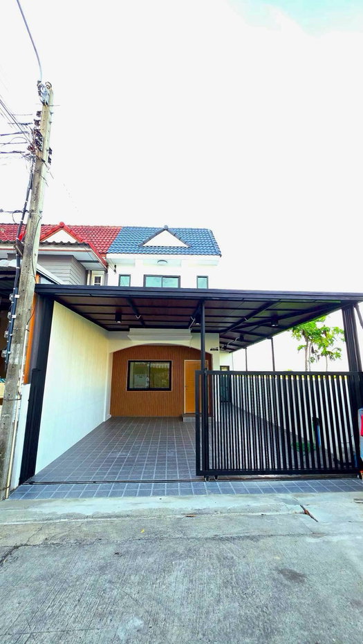 รูป ขายด่วน! ทาวน์เฮ้าส์ 2 ชั้น รีโนเวทใหม่ หมู่บ้านดีดีเฮ้าส์ ซ.อยู่วิทยา 5 กระทุ่มราย หนองจอก  ทำเลดี เฟอร์นิเจอร์พร้อมอยู่ ราคาถูก - รูปที่ 1/21