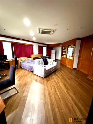 Condos for sale : The Privilege of Luxury in an Economic Hub Location Moon Tower Condominium near BTS Thong Lo