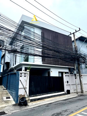 เช่าบ้านเดี่ยว กรมส่งเสริมวัฒธรรม :  ให้เช่าบ้าน 3 ชั้น ย่านสุทธิสาร ห้วยขวาง มีเฟอร์นิเจอร์ ใกล้MRTสุทธิสาร/ห้วยขวาง