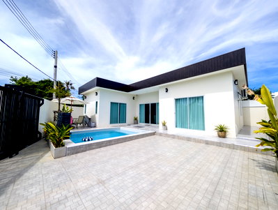 Houses for sale Chaiyaphruek  : Modern New Pool Villa for Sale – Chaiyapruek, Pattaya