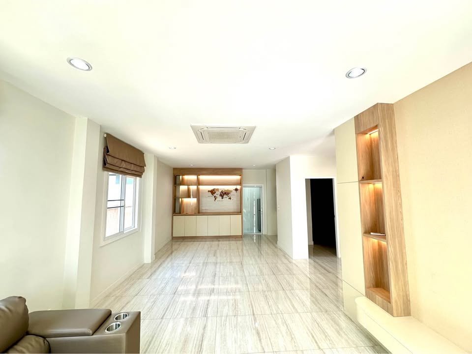 รูป บ้านในโครงการ พร้อมคลับเฮ้าส์และสระว่ายน้ำและมีรักษาความปลอดภัยที่ดี   #ช้างเผือก   #C2MG100172 - รูปที่ 3/16