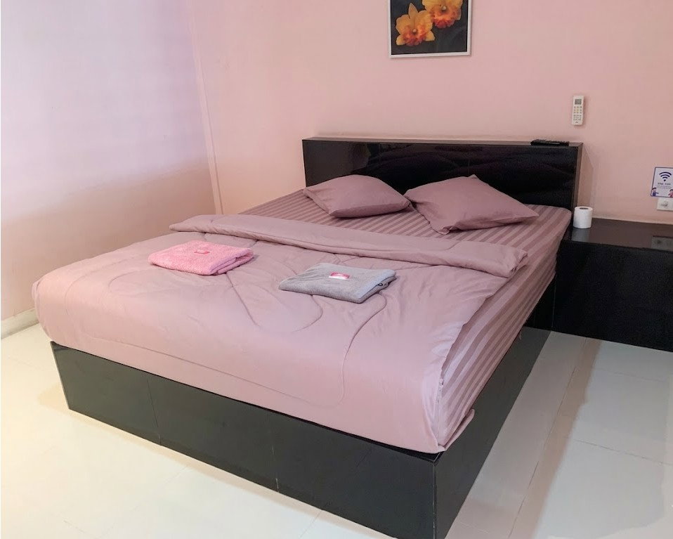 รูป ขายรีสอร์ทใกล้วัดป่าบ้านตาด(อุดรธานี) เนื้อที่ 1 ไร่เต็ม  บ้านหลังใหญ่ 1 หลัง   บ้านเดี่ยวสำหรับลูกค้า: 2 หลัง  โซนห้องพักลูกค้า: มีทั้งหมด 7 ห้อง     - รูปที่ 9/12
