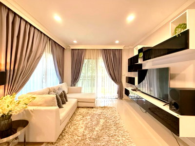 Houses for rent Khu Bon Road : Two-story detached house in The City Ramintra village (near Fashion Island mall). 200 square meters of usable space, 60 sqw.  4 bedrooms, 3 bathrooms.