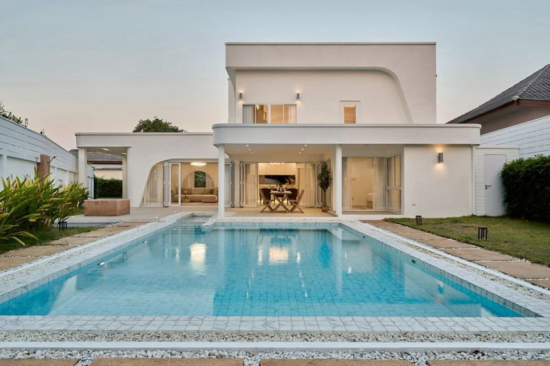 รูป Luxury Pool villa 2 ชั้น บ้านหรูสไตร์โมเดิร์นหรู ดีไซน์ทันสมัย พร้อมสระว่ายน้ำในตัว #C3MG100306 - รูปที่ 1/16