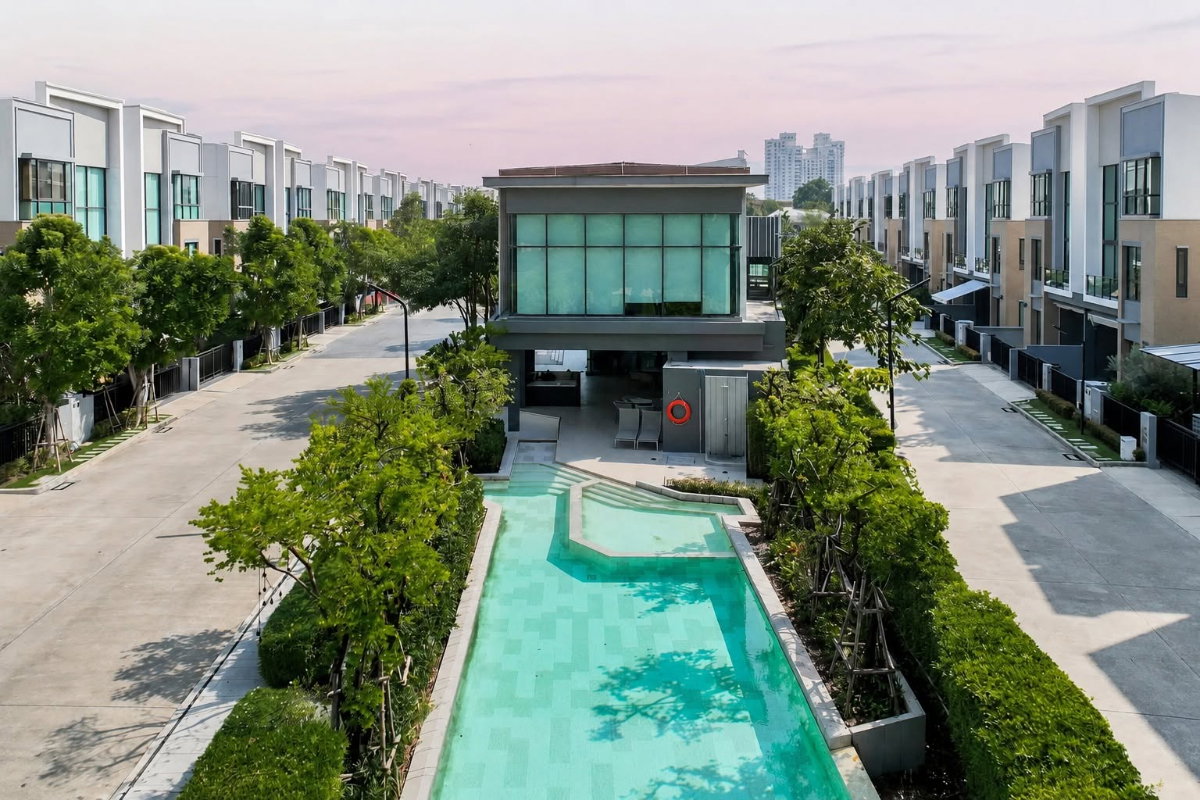 picture For Rent | Modern 4-story house in Estara Haven Pattanakarn 20 project | Pets allowed | 250 sq m. - 33/34