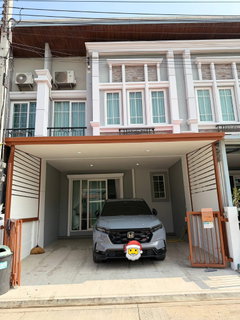รูปภาพ 🏡✨ บ้านให้เช่า รีโนเวทใหม่ทั้งหลัง Golden Town สุขุมวิท-สถานีรถไฟฟ้าแบริ่ง 3 ห้องนอน 3 ห้องน้ำ หน้าบ้านติดถนนหลัก ไม่มีบ้านฝั่งตรงข้าม พร้อมเข้าอยู่ 