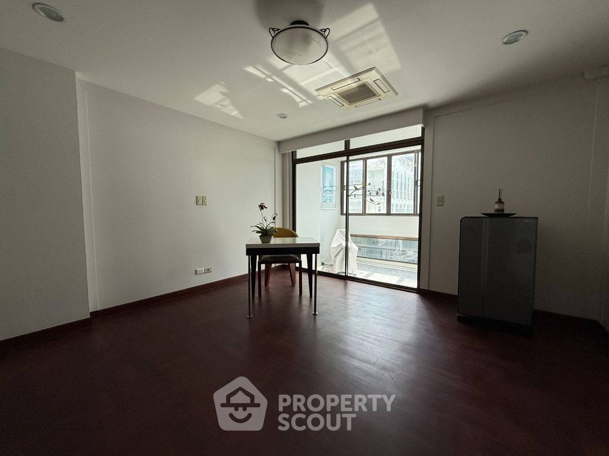 picture 3-BR Condo at Benjasri Condominium near BTS Phaya Thai (ID 2590963) - 7/17