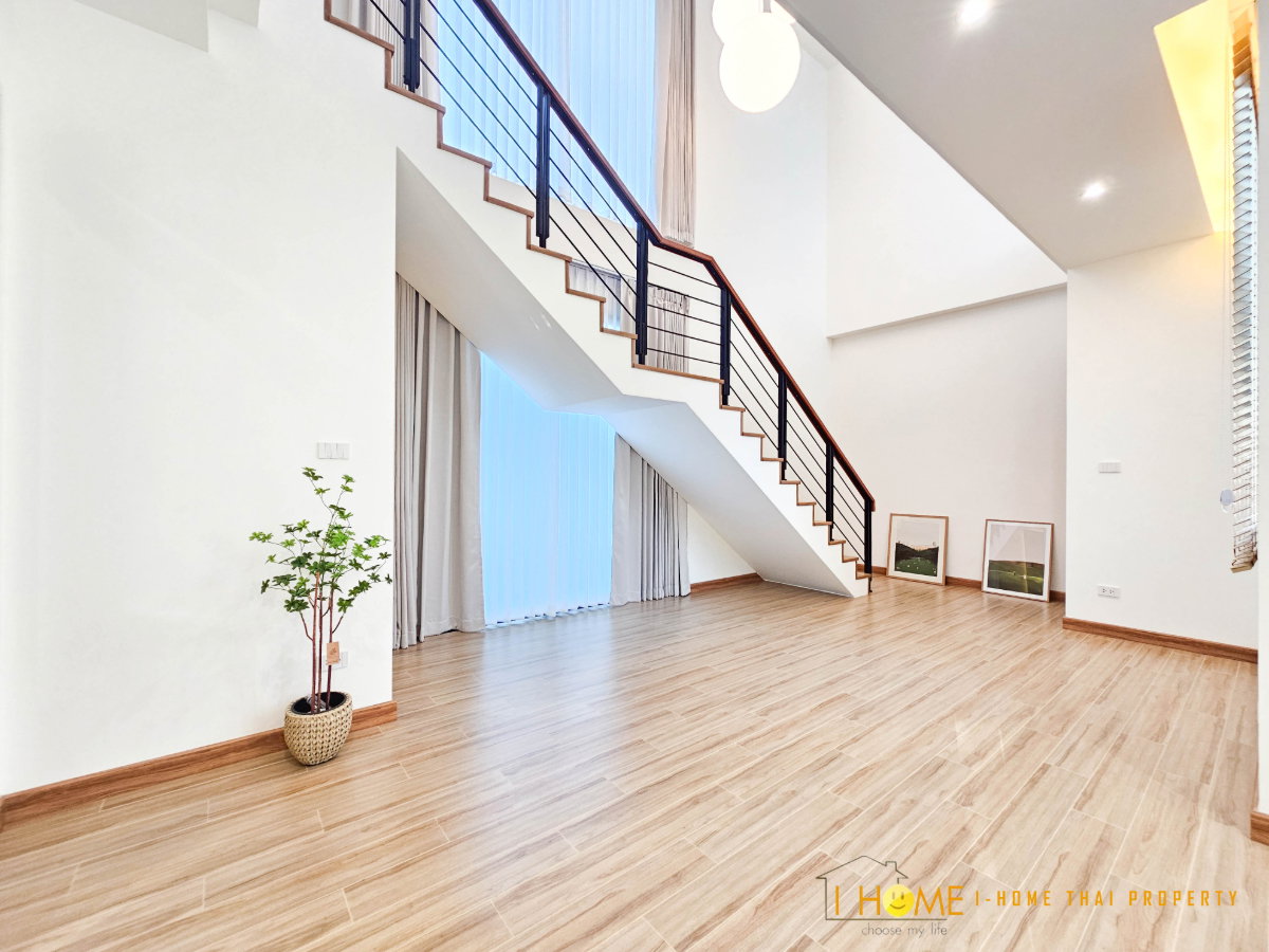 รูป บ้านเดี่ยว 2 ชั้น บ้านหลังใหญ่สไตร์โมเดิร์นทันสมัยภายในตกแต่งหรูหรา   #ป่าแดด    #C7MG100921  - รูปที่ 10/41