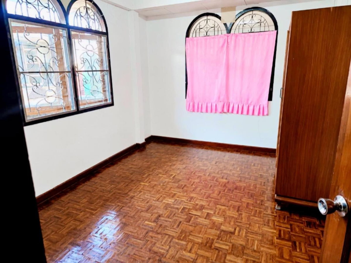 รูป ให้เช่าบ้านเดี่ยวหลังใหญ่ ใกล้ ม.เกษตร ศรีราชา - รูปที่ 4/9