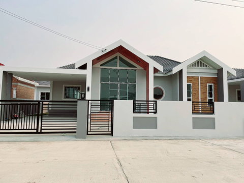 บ้านนอกโครงการทำเลชานเมือง  ติดถนนวงแหวนรอบสอง  ใกล้  โรงเรียนนานาชาติ  สนามบิน   #C6MG100525