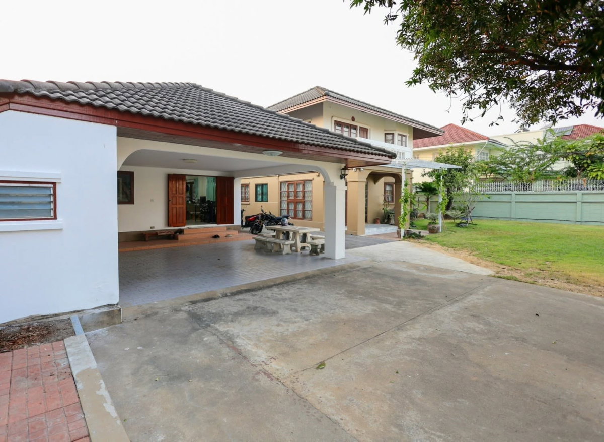 รูป ขายที่ดินพร้อมบ้าน แปลงหัวมุมหายาก! 174 ตร.ว. ลาดพร้าว 35 — ทำเลทองเชื่อมต่อรัชดาภิเษก - รูปที่ 2/10