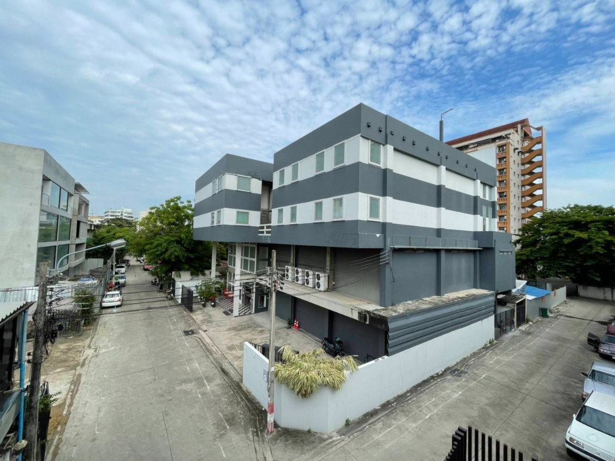 รูป ขายที่ดินอาคารสำนักงาน สุขุมวิท71 ปรีดีพนมยงค์14 ที่ดิน 206 ตร.ว พื้นที่ 2600 ตร.ม ใกล้ BTS เอกมัย พระโขนง ทองหล่อ พระราม9 ถนนกว้าง 6 เมตร ทำตึกสูงได้ - รูปที่ 2/14