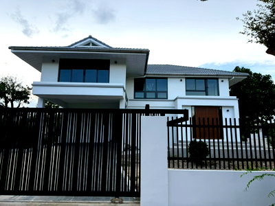 บ้านเดี่ยว เดอะ พาซิโอ พาร์ค กาญจนาภิเษก : ขายบ้านเดี่ยว 2 ชั้น รีโนเวทใหม่ทั้งหลัง หมู่บ้าน ชวนชื่น พาร์ควิลล์ ติดถนนกาญจนาภิเษก 161 ตรว. 5 ห้องนอน 5 ห้องน้ำ 16.9 ล้านบาท