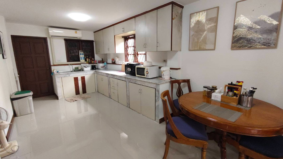 รูป ขายที่ดินพร้อมบ้าน แปลงหัวมุมหายาก! 174 ตร.ว. ลาดพร้าว 35 — ทำเลทองเชื่อมต่อรัชดาภิเษก - รูปที่ 5/10