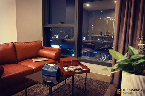 THE ESSE at SINGHA COMPLEX near MRT Phetchaburi Station Comfortable and Ready to Move-in