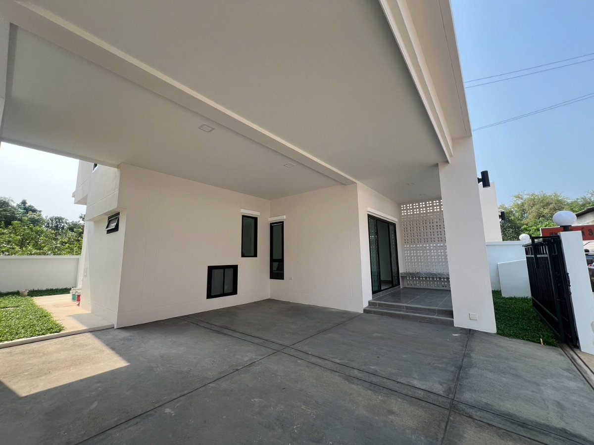 รูป ขายบ้านเดี่ยวสองชั้น นอกโครงการทำเลย่านเศรษฐกิจ บ้านใหม่แกะกล่อง #C6MG100467 - รูปที่ 2/24