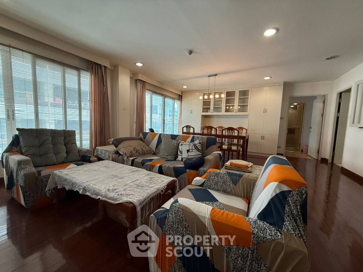 picture 2-BR Condo at Navin Court Condominium near BTS Phloen Chit (ID 2647666) - 2/16