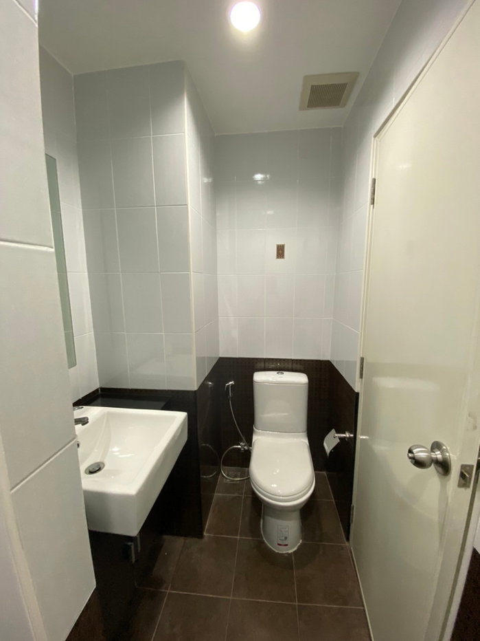 รูป SF0O9A เช่าด่วน คอนโด Asakan Place Srinakarindra 22 ตร.ม. | ชั้น 25 | 1 ห้องนอน | 1 ห้องน้ำ 8,000 บาท/เดือน line id : @livinglegacy - รูปที่ 7/12