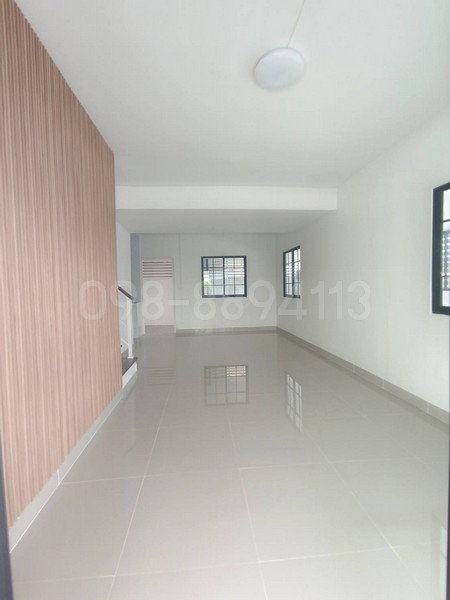 รูป ขายทาวน์เฮ้าส์ 2 ชั้น พฤกษา 70 ฉลองกรุง ลาดกระบัง เนื้อที่ 25.2 ตรว หลังมุม ได้ความเป็นส่วนตัว รีโนเวทใหม่ทั้งหลัง พร้อมเข้าอยู่ - รูปที่ 3/8