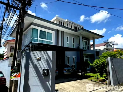 Houses for rent Watthana : 4 Bedroom House for rent in Phra Khanong Nuea, Bangkok  6381865