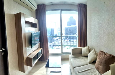 คอนโดให้เช่า : Condo for RENT :Rhythm Sathorn 21   : 1 Bedroom /1 Bathroom / Balcony/ City View  𝐅𝐥𝐨𝐨𝐫 : 25th  Building : South  ✅ Fully furnished