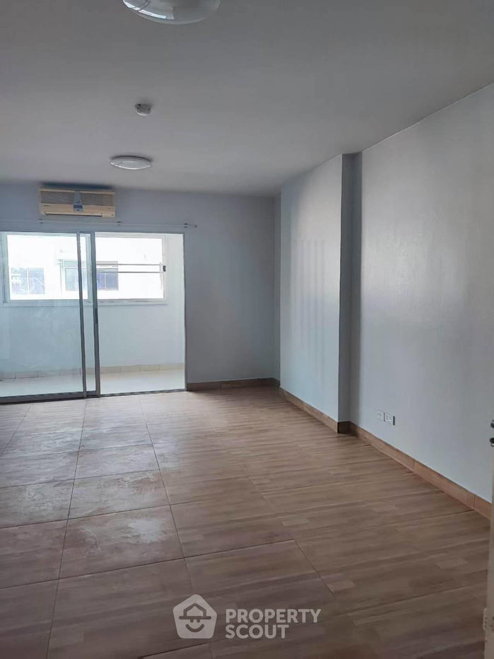 picture 2-BR Condo at City Home Ratchada near MRT Huai Khwang (ID 2700704) - 4/7