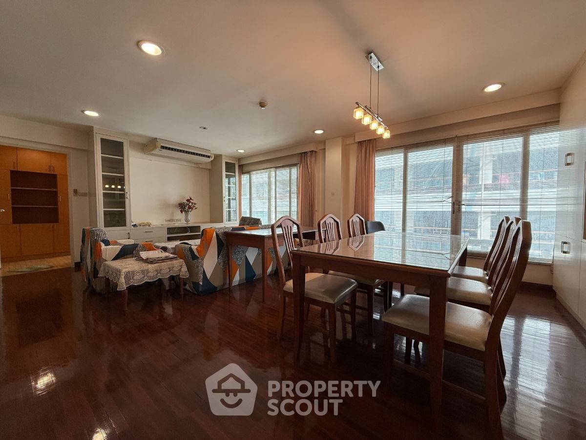 picture 2-BR Condo at Navin Court Condominium near BTS Phloen Chit (ID 2647666) - 3/16