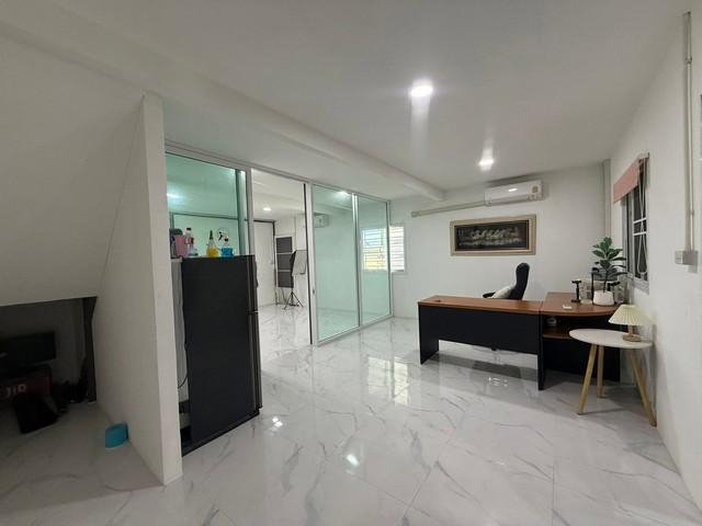 รูป MKR17 ให้เช่าโกดังบางบัวทอง ซอยลำโพ 31 เนื้อที่ 200 ตารางวา พื้นที่ใช้สอย 400 ตารางเมตร มีออฟฟิศกระจกพร้อมบ้านน็อคดาวน์ แอร์ 4 เครื่อง - รูปที่ 8/9