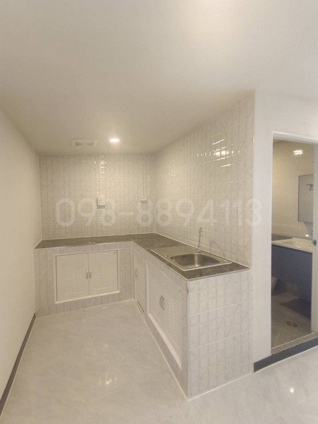 รูป ขายบ้านเดี่ยวชั้นเดียว รีโนเวทใหม่ทั้งหลัง พร้อมเข้าอยู่ หมู่บ้านพิบูลทรัพย์ 1 ซอยเลียบวารี 27 เนื้อที่ 36 ตรว 3นอน 2น้ำ - รูปที่ 7/8