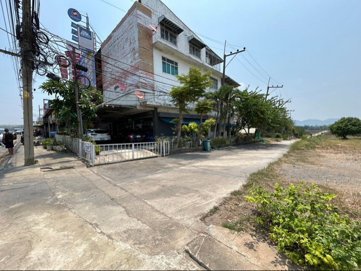 รูป ขายที่ดินติดถนนมิตรภาพ ทำเลดี เหมาะสำหรับทำที่อยู่อาศัย มีทั้งแปลงใหญ่ และแปลงเล็ก - รูปที่ 2/12