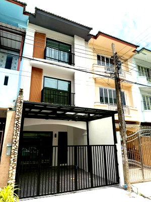 ทาวน์โฮม นนทบุรี : ขายทาวน์โฮม : หมู่บ้านสรานนท์ ปากเกร็ด ขนาด 18 ตารางวา 4 ห้องนอน 3 ห้องน้ำ ตกแต่งใหม่พร้อมอยู่