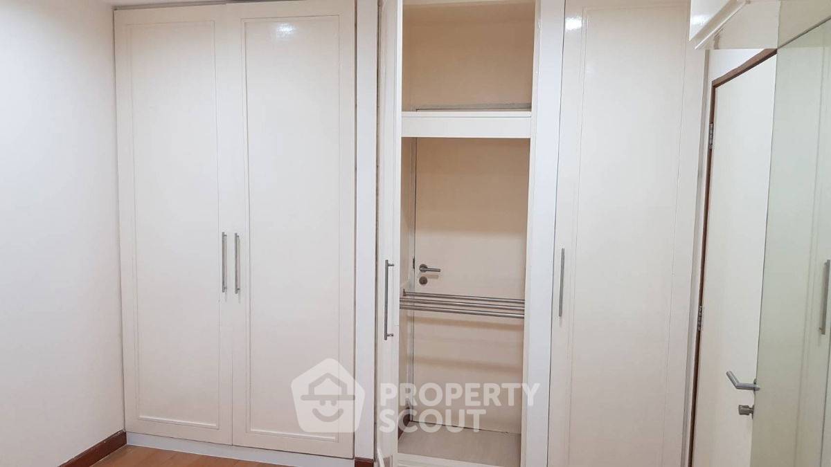 picture 2-BR Condo at Sathorn Gardens near MRT Si Lom (ID 2615811) - 14/20