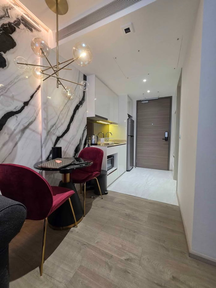picture Condo for RENT : Fynn Asoke Sukhumvit 10  𝐒𝐢𝐳𝐞 : 41 sqm.  𝐓𝐲𝐩𝐞 : 1 Bedroom /1 Bathroom  𝐅𝐥𝐨𝐨𝐫 : 3rd  ✅Fully furnished - 12/18