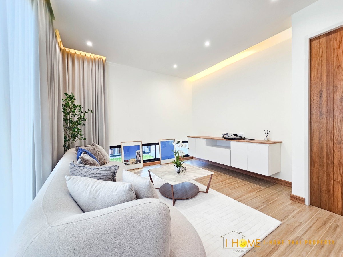 รูป บ้านเดี่ยว 2 ชั้น บ้านหลังใหญ่สไตร์โมเดิร์นทันสมัยภายในตกแต่งหรูหรา   #ป่าแดด    #C7MG100921  - รูปที่ 6/41