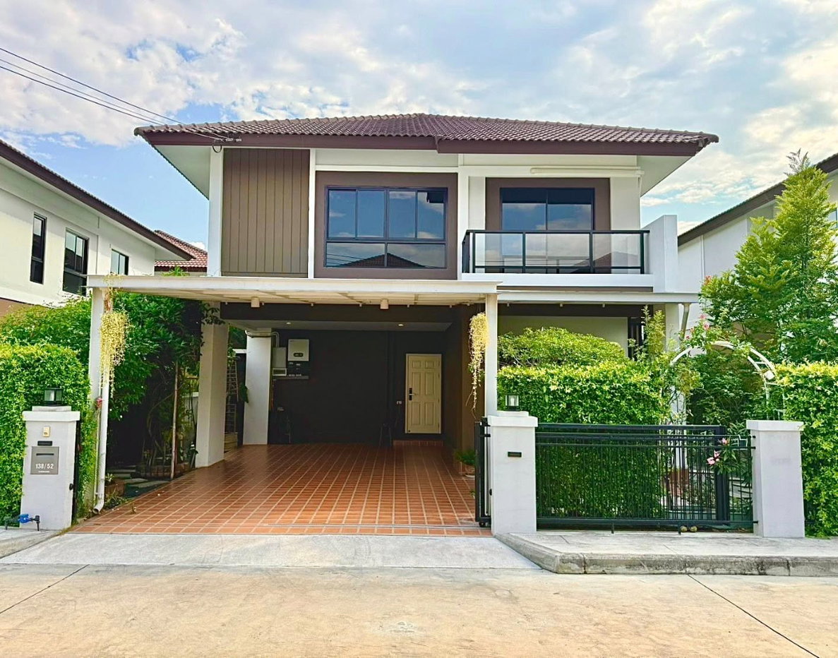 รูป   ขายบ้านเดี่ยว 2 ชั้น บ้านในหมู่บ้านเงียบสงบ บ้านมือสองสภาพใหม่พร้อมโรงรถ   #CSP100915 - รูปที่ 1/16