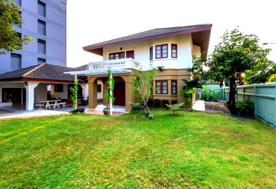 ขายบ้านเดี่ยว : ขายที่ดินพร้อมบ้าน แปลงหัวมุมหายาก! 174 ตร.ว. ลาดพร้าว 35 — ทำเลทองเชื่อมต่อรัชดาภิเษก