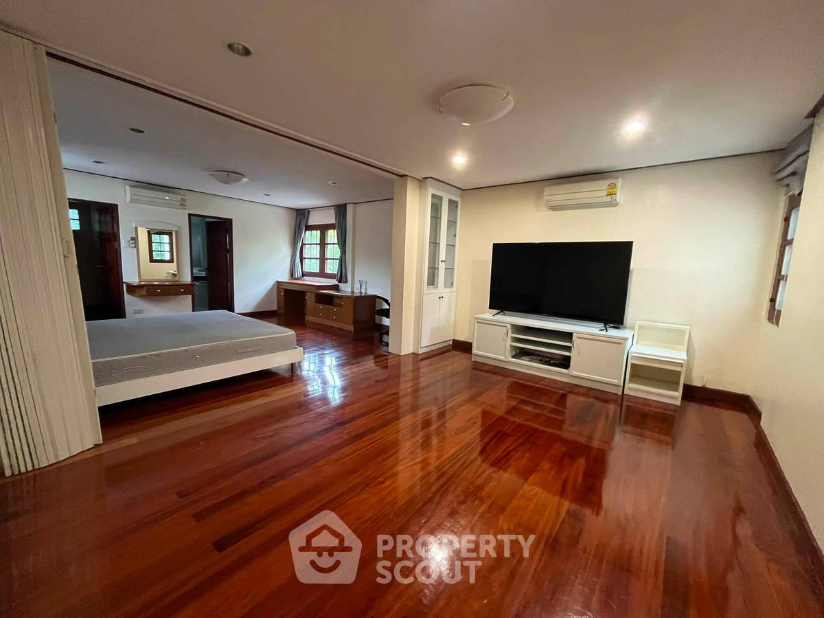 รูป บ้าน 5-ห้องนอน ใน สวนหลวง (ID 3010959) - รูปที่ 12/32