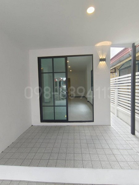 รูป ขายบ้านเดี่ยวชั้นเดียว รีโนเวทใหม่ทั้งหลัง พร้อมเข้าอยู่ หมู่บ้านพิบูลทรัพย์ 1 ซอยเลียบวารี 27 เนื้อที่ 36 ตรว 3นอน 2น้ำ - รูปที่ 2/8