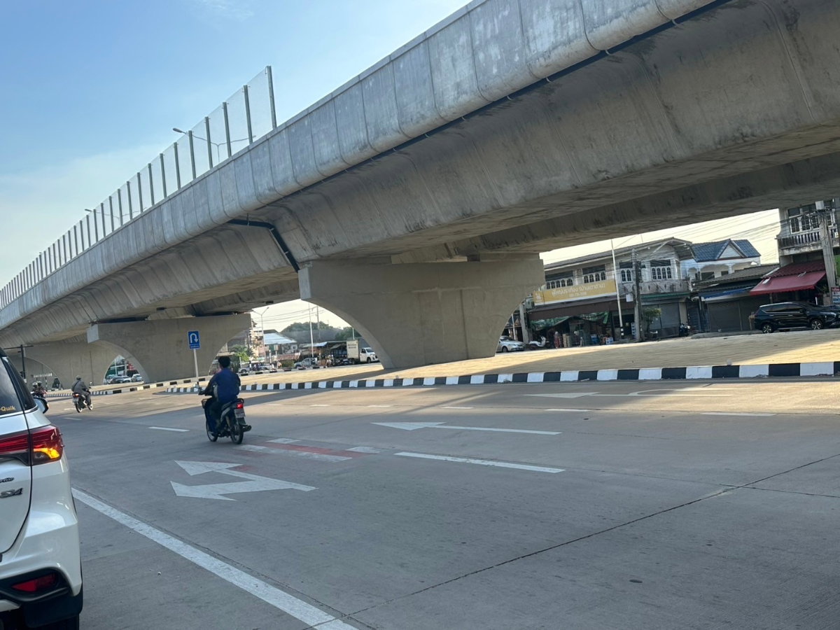 รูป ขายอาคารพาณิชย์ (ติดริมถนนสุขุมวิท) ทำเลดี - รูปที่ 12/14