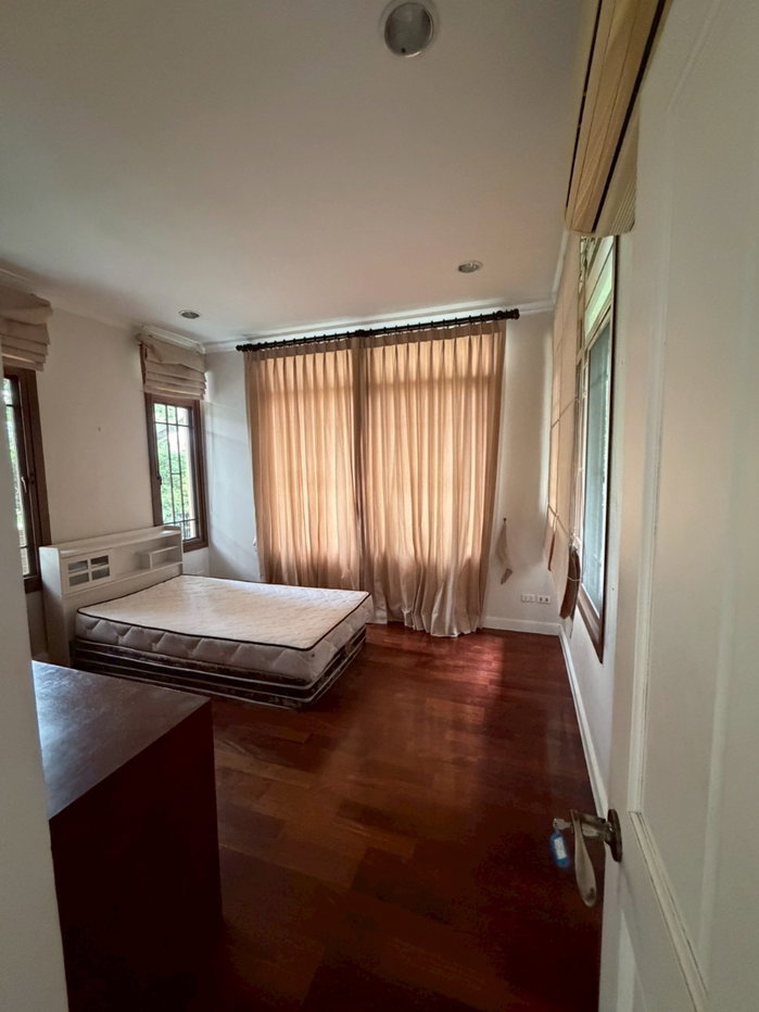 รูป ให้เช่าบ้านหรู 2 ชั้น หมู่บ้าน Narasiri Pattanakarn-Srinakarin 135 ตร.ว.ใกล้โรงเรียนนานาชาติ และ MRT คลองกลันตัน - รูปที่ 8/14