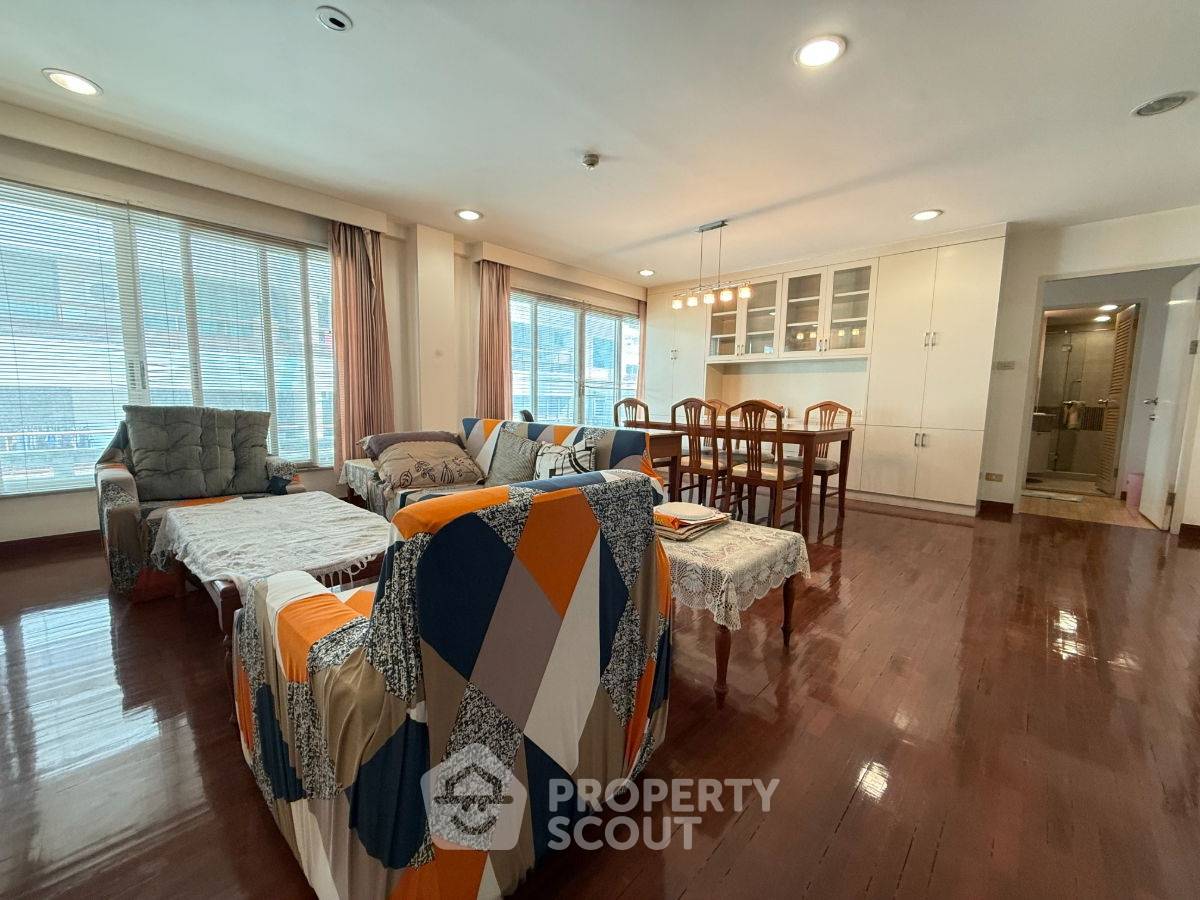 picture 2-BR Condo at Navin Court Condominium near BTS Phloen Chit (ID 2647666) - 1/16
