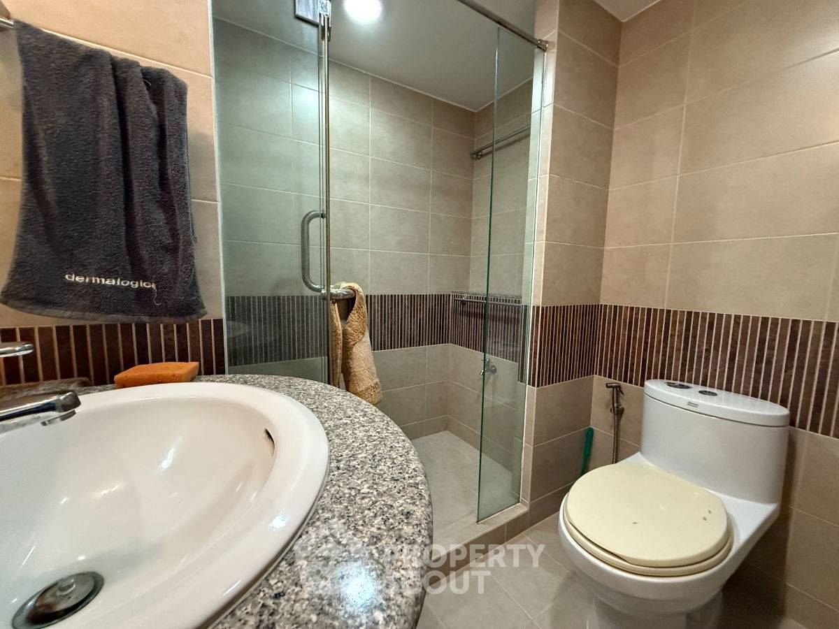 picture 2-BR Condo at Navin Court Condominium near BTS Phloen Chit (ID 2647666) - 14/16