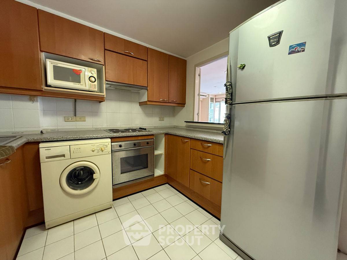 picture 2-BR Condo at Navin Court Condominium near BTS Phloen Chit (ID 2647666) - 11/16