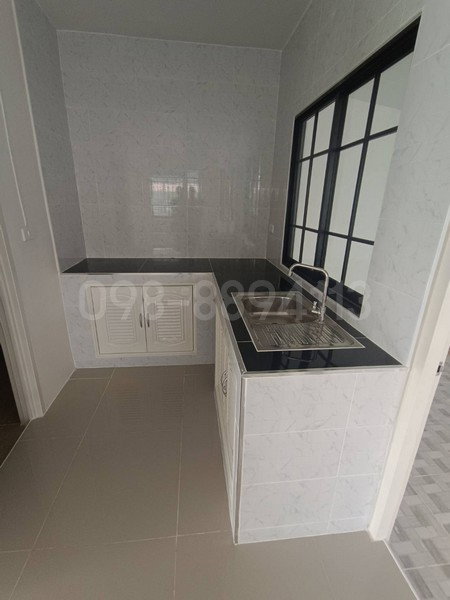 รูป ขายทาวน์เฮ้าส์ 2 ชั้น พฤกษา 70 ฉลองกรุง ลาดกระบัง เนื้อที่ 25.2 ตรว หลังมุม ได้ความเป็นส่วนตัว รีโนเวทใหม่ทั้งหลัง พร้อมเข้าอยู่ - รูปที่ 7/8